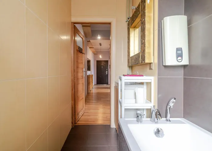 Raciborska Urban By Bookinghost